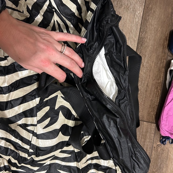 Aloha Collection Day Tripper NWOT - Picture 2 of 2